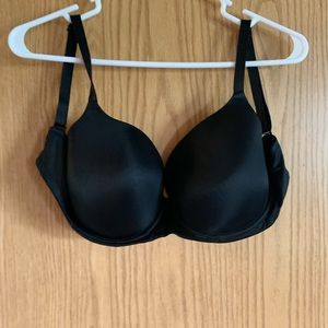 Victoria’s Secret pink bra sized 34DDD